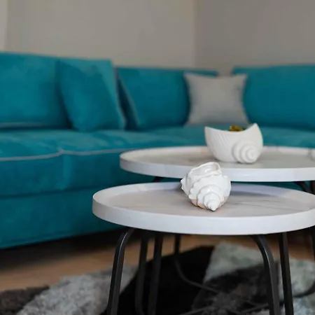 Lifestyle Flora Apartment *